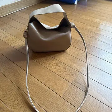 스나이델 베이지 숄더백 심플한 디자인