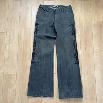 ISSEY MIYAKE 다크 그레이 부츠컷 데님