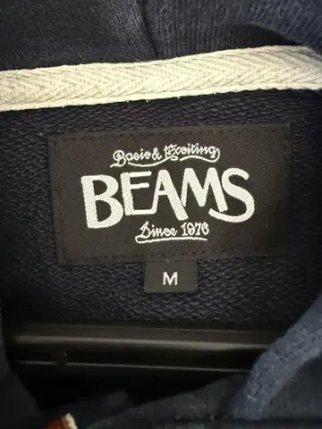 BEAMS 네이비 버튼 후드티 M