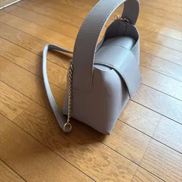 스나이델 라이트 그레이 핸들 포함 숄더백