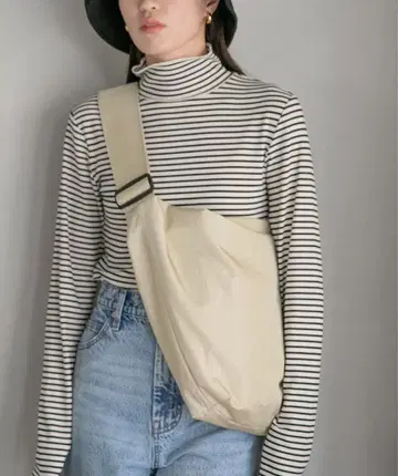 빅 숄더백 아이보리