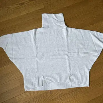 TRAFFICBASICSTYLE 스웨터