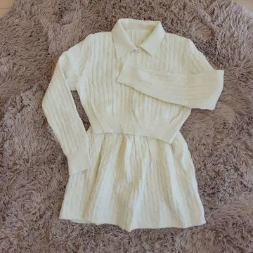 아이보리 니트 투피스 긴팔 플레어 스커트