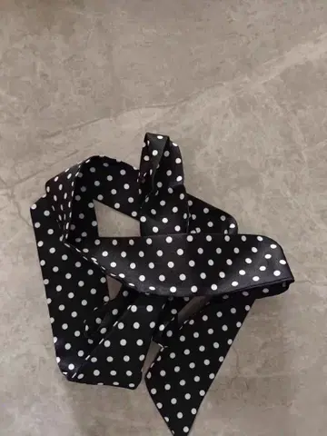 물방울 패턴 넥타이 블랙과 화이트