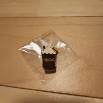 맥카페 핀 배지