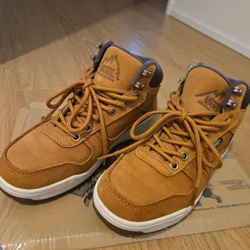 VANS 방수 브라운 하이컷 스니커즈