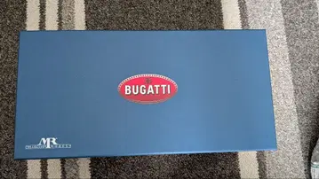 Bugatti W16 Mistral Black (MR 컬렉션 1/18)