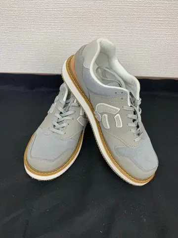산가초 스니커즈