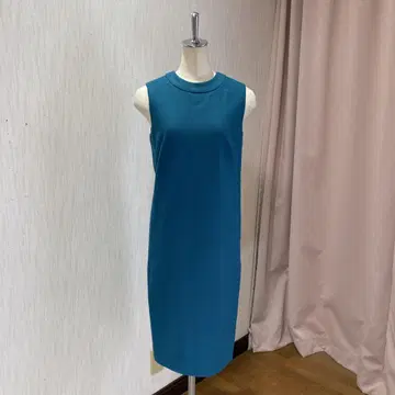 터콰이즈 슬리브리스 무릎 기장 원피스