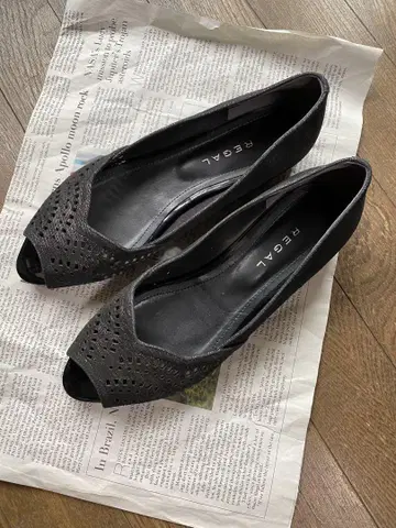 REGAL 블랙 오픈토 펌프스 24cm