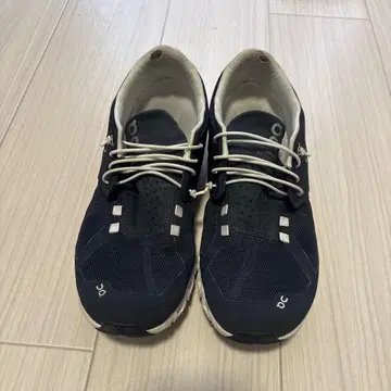 On 네이비 러닝화
