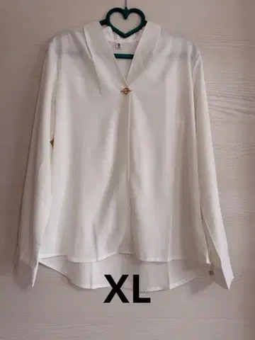 미사용 화이트 긴팔 셔츠 XL 사이즈 V넥