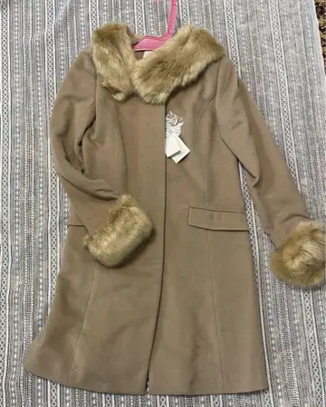 [ 기간 한정 세일 ] 택 포함 새상품 VIS 베이지 퍼 포함 롱 코트