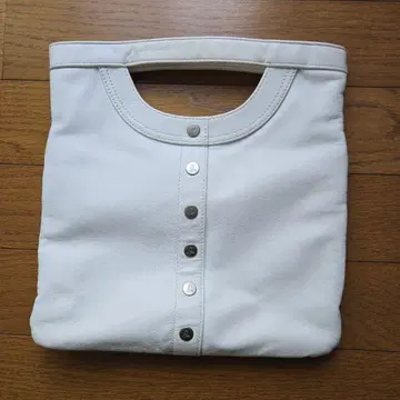 아네스베 프레숑 화이트 가죽 핸드백
