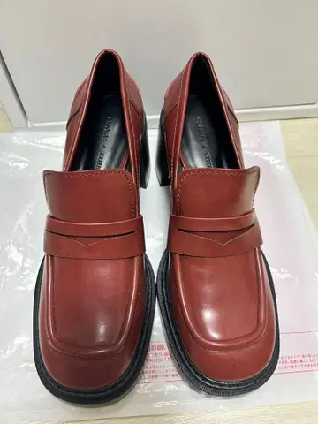 다크 레드 로퍼 중간 굽