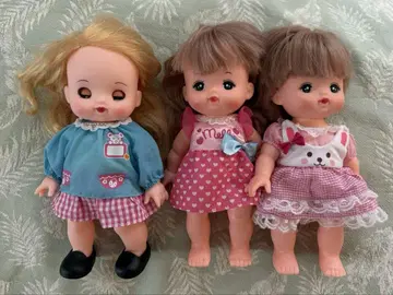 멜짱 인형과 의류 세트 3점