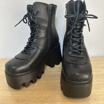 블랙 통굽 레이스업 부츠 사이드 지퍼 초통굽 투박한 부츠