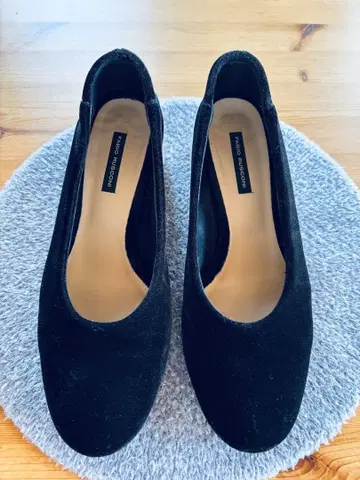 FABIO RUSCONI 블랙 스웨이드 펌프스 24cm 상당