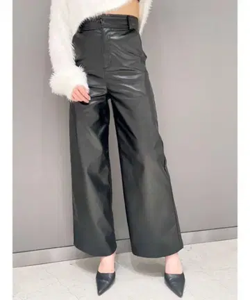 블랙 인조 가죽 와이드 팬츠 프론트 버튼 포함