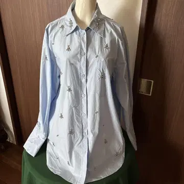 스카이블루 비쥬 자수 긴팔 셔츠