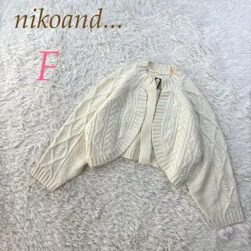 nikoand - 숏 기장 아이보리 케이블 니트 가디건