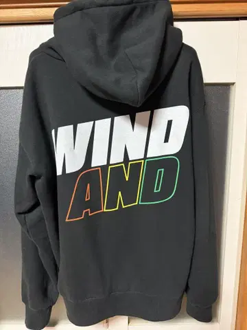 WINDANDSEA 후드티