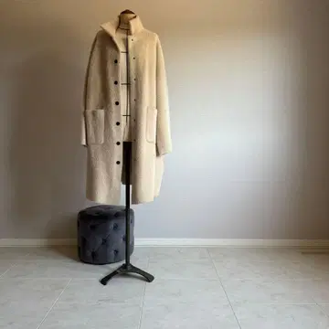 후드 부착 크림색 롱 코트 ZARA