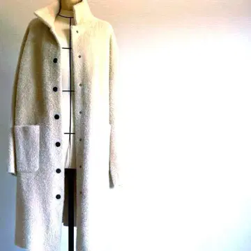 후드 부착 크림색 롱 코트 ZARA