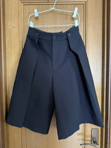 ZARA 블랙 하프 팬츠