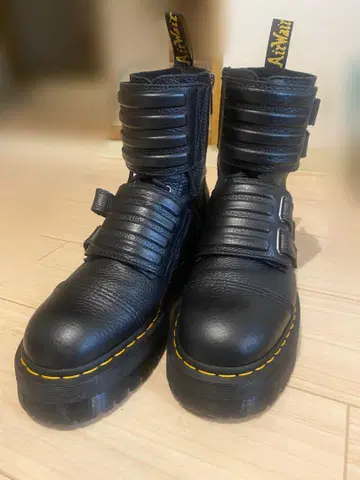 새상품급 닥터마틴 Dr.Martens 천연 가죽 QUAD RETRO