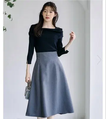 그레이 플레어 스커트 무릎 기장