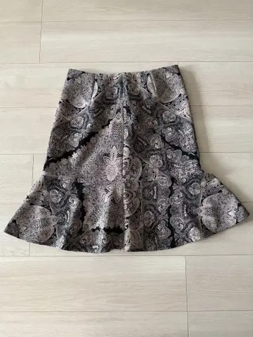 브리짓 레이스 무늬 머메이드 스커트