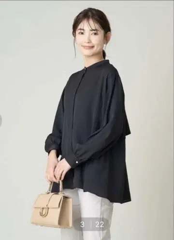 미사용 새상품 a.v.v 백 플레어 블라우스