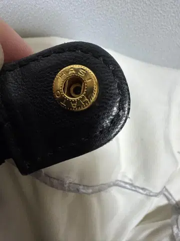 블랙 가죽 핸드백