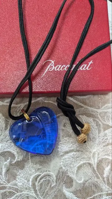 Baccarat 파란 크리스탈 하트 목걸이