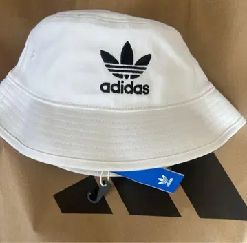 새상품 아디다스 adidas 오리지널스 햇 BUCKET HAT 화이트