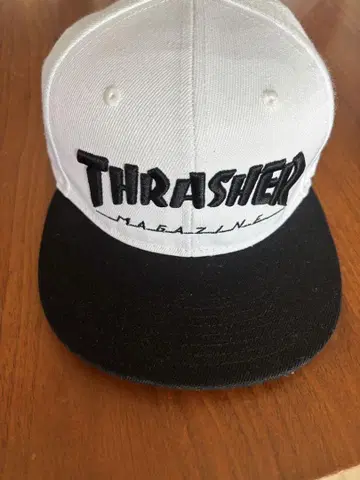 THRASHER 캡 화이트/블랙