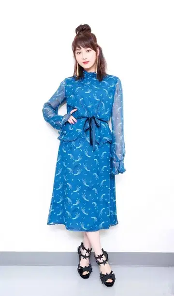 ANNA SUI 별 패턴 원피스 (VOGUE 게재, 히라 유나 착용)