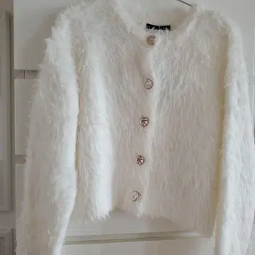 Rag Out 화이트 퍼풍 가디건