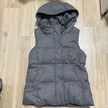 그레이 후드 부착 다운 베스트
