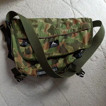 그레고리 카모플라쥬 숄더백 중형
