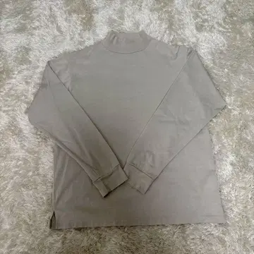 새상품급 유나이티드 도쿄 모크넥 긴팔 티셔츠 라이트 그레이