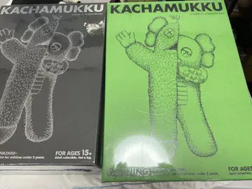 KAWS KACHAMUKKU 피규어 블랙 그린