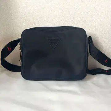 게스 GUESS 숄더백 여성용 남성용 블랙 경량 블랙