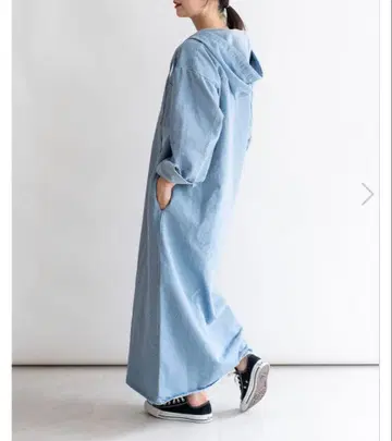후드 부착 데님 롱 원피스 라이트 블루