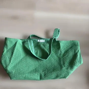 그린 컬러 퀼팅 토트백