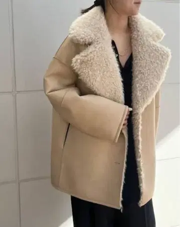 [ 새상품급 ] ETRE TOKYO 리버서블 무스탕 미들 코트