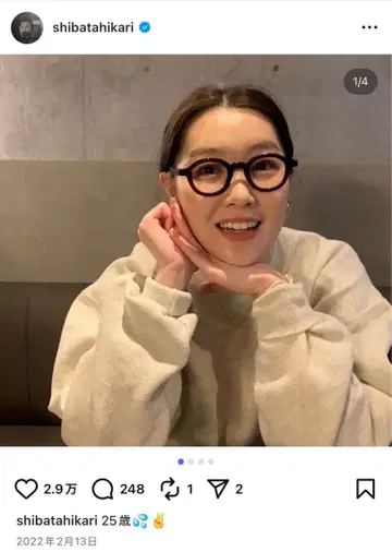시바타 히카리 착용 Russell 그레이 맨투맨 무지
