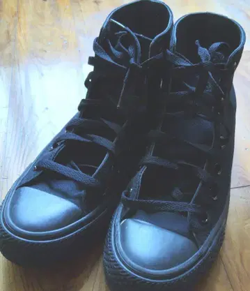 CONVERSE 블랙 하이컷 스니커즈
