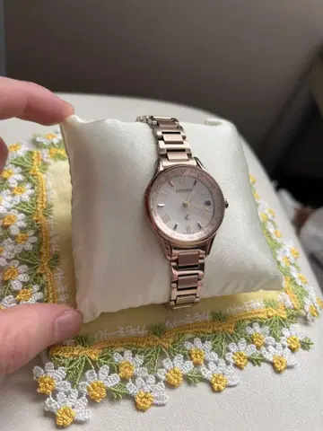 CITIZEN XC 사쿠라 핑크 손목시계